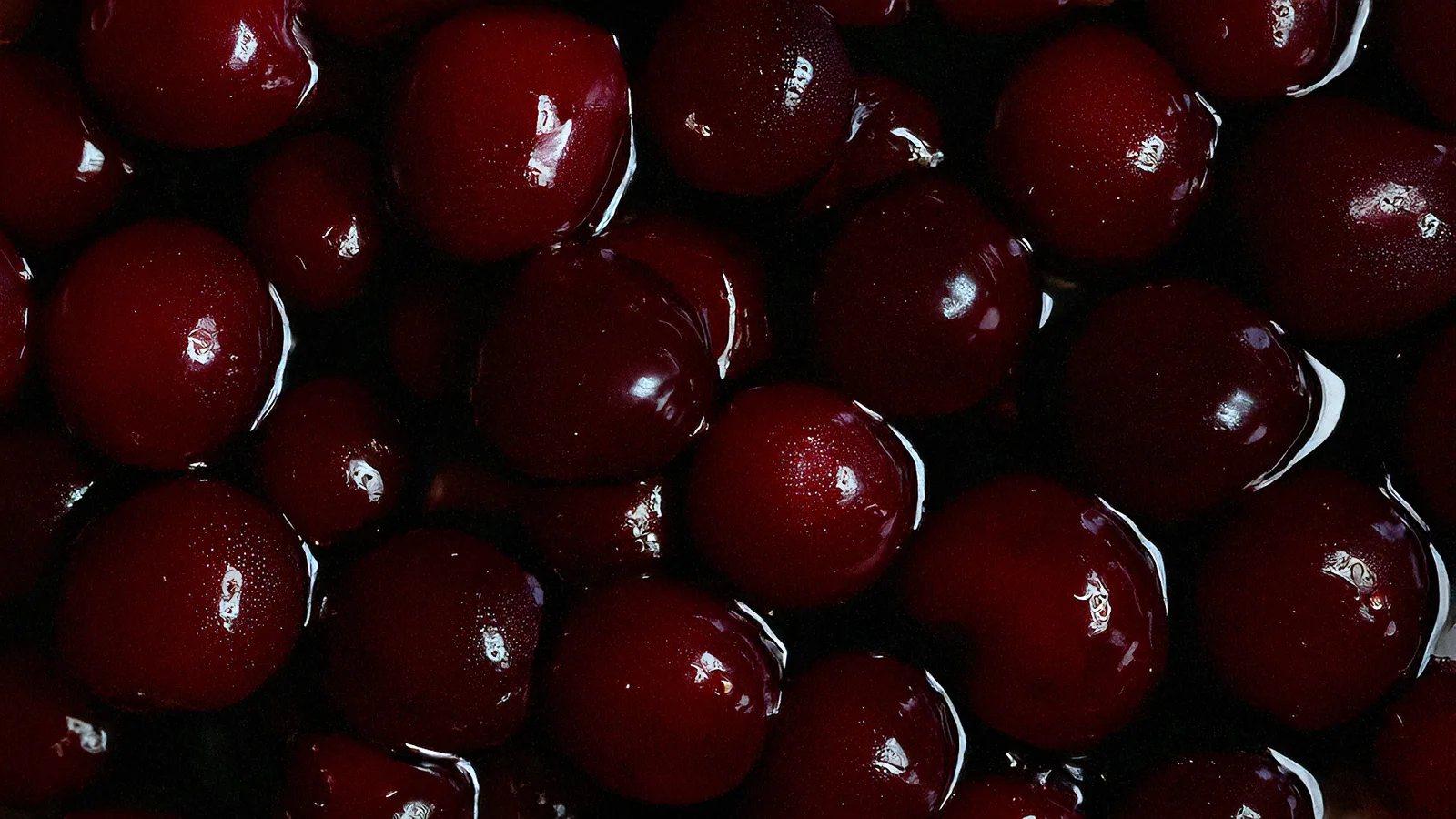Cerezas rojas en conserva